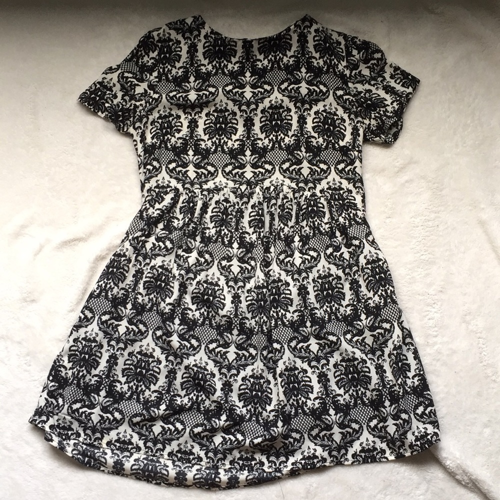 Black and white dress XS